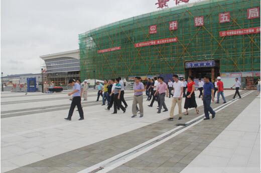 喜迎十九大，身邊看變化——我市干部賢內(nèi)助、鄉(xiāng)鎮(zhèn)街道負責(zé)人參觀高鐵商務(wù)區(qū)