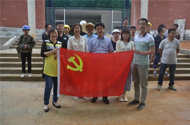 炎炎夏日送清涼，點(diǎn)滴關(guān)懷暖人心——城投集團(tuán)各黨支部開(kāi)展“送清涼”慰問(wèn)一線員工活動(dòng)