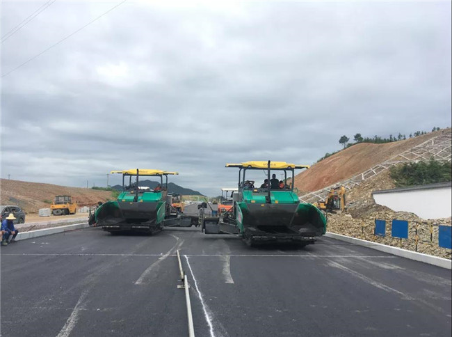 景德鎮(zhèn)這條道路進入瀝青攤鋪階段，機場直達景北高鐵站的“最后一公里”即將通車