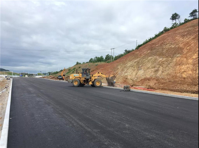 景德鎮(zhèn)這條道路進入瀝青攤鋪階段，機場直達景北高鐵站的“最后一公里”即將通車