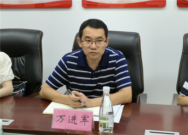 萬進(jìn)軍一行調(diào)研城投集團(tuán)基層黨建工作